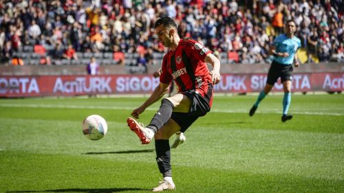 Emre Taşdemir vasat oynadı